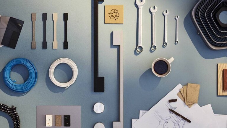 Bovenaanzicht van onderdelen en gereedschap