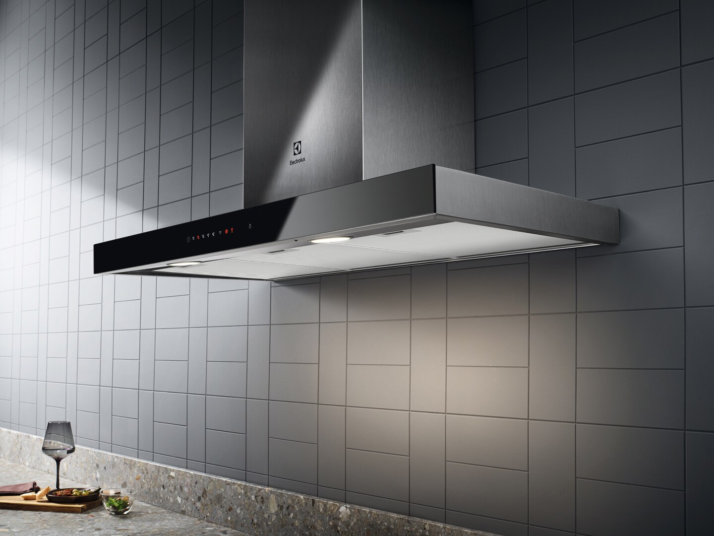 Afzuigkap aan de wand met verlichting aan